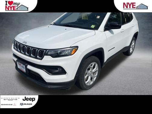 Bright White Clearcoat 2024 Jeep Compass Latitude