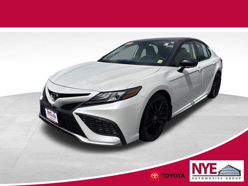 Wind Chill Pearl / Midnight Black Metallic 2021 Toyota Camry XSE