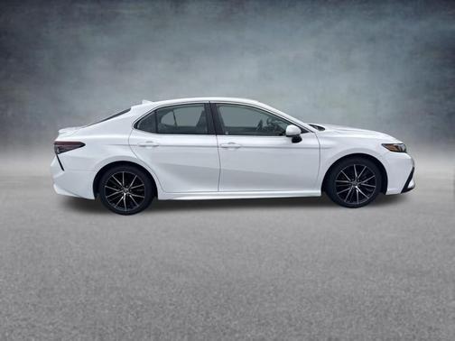 Super White 2021 Toyota Camry SE