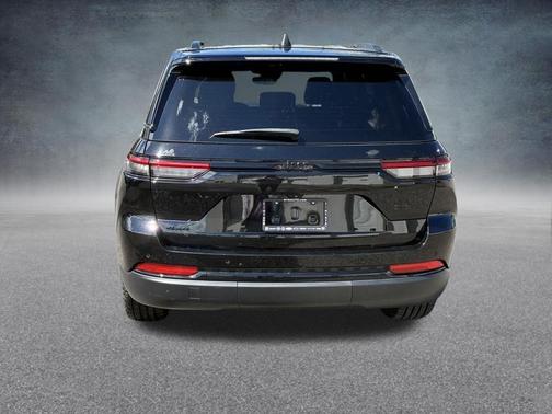 Diamond Black 2023 Jeep Grand Cherokee Altitude