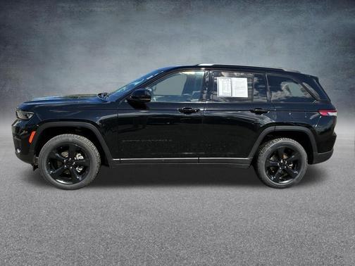 Diamond Black 2023 Jeep Grand Cherokee Altitude