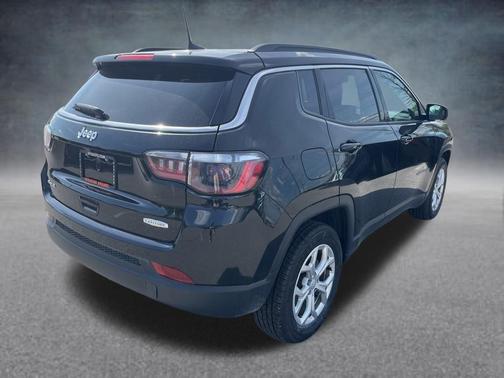 Diamond Black 2024 Jeep Compass Latitude