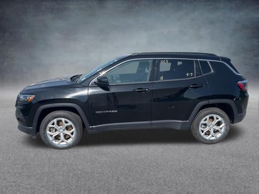 Diamond Black 2024 Jeep Compass Latitude