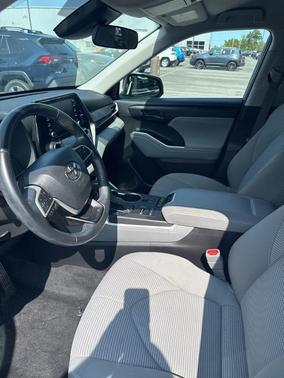 2022 Toyota Highlander LE