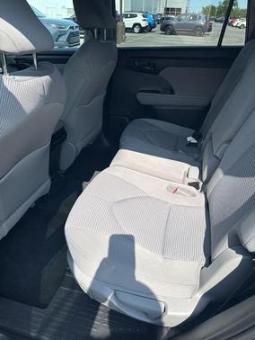2022 Toyota Highlander LE