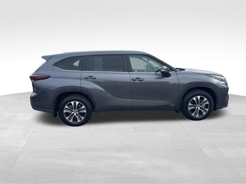 2025 Toyota Highlander Hybrid XLE
