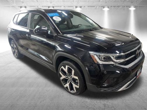 Deep Black Pearl Effect 2023 Volkswagen Taos 1.5T SEL