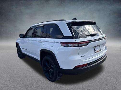 Bright White Clearcoat 2023 Jeep Grand Cherokee Limited