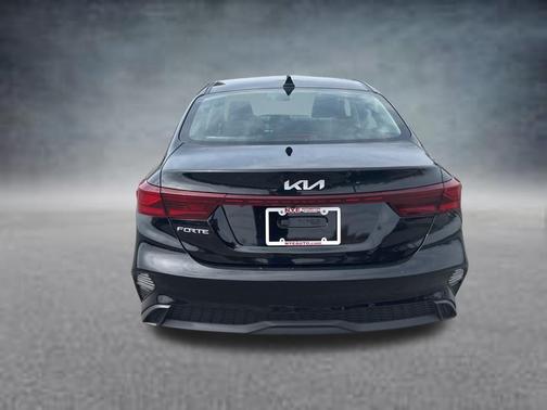 Aurora Black 2022 Kia Forte LXS