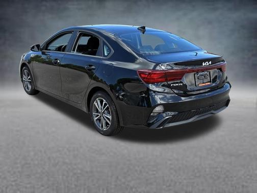 Aurora Black 2022 Kia Forte LXS