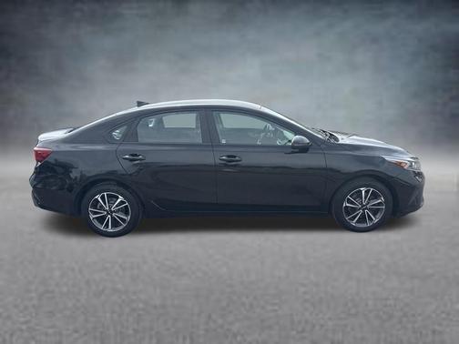 Aurora Black 2022 Kia Forte LXS