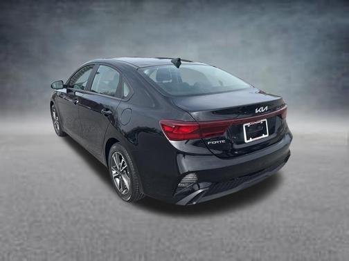 Aurora Black 2022 Kia Forte LXS