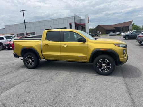 2023 GMC Canyon AT4