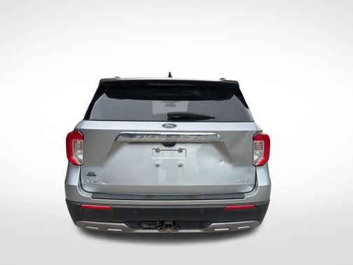 Silver Metallic 2021 Ford Explorer XLT