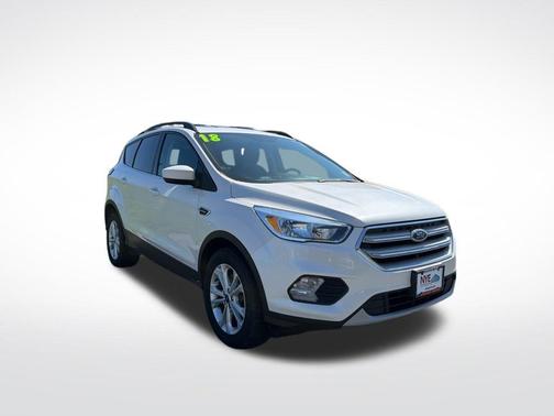 White Platinum Clearcoat Metallic 2018 Ford Escape SE