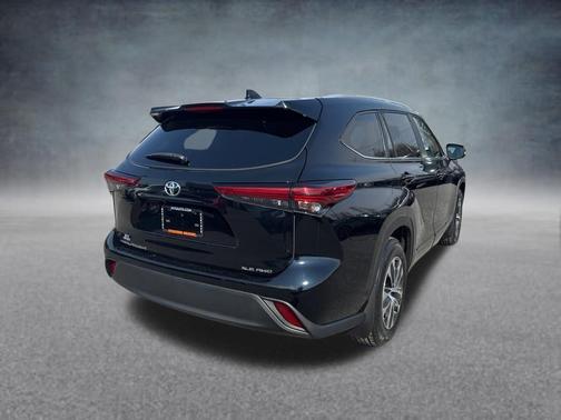 Midnight Black Metallic 2023 Toyota Highlander XLE