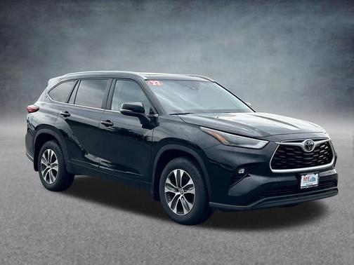 Midnight Black Metallic 2023 Toyota Highlander XLE