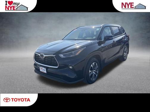 Midnight Black Metallic 2023 Toyota Highlander XLE