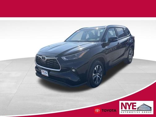 Midnight Black Metallic 2023 Toyota Highlander XLE