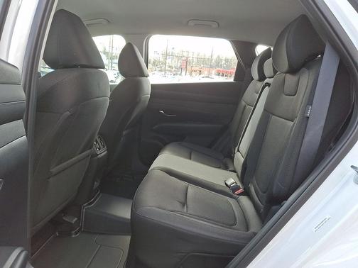 Creamy White Pearl 2026 Hyundai TUCSON Hybrid Blue SE