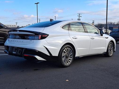 2025 Hyundai SONATA Hybrid SEL