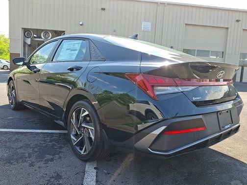 2025 Hyundai ELANTRA HEV SEL Sport