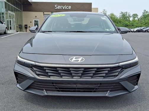 2024 Hyundai ELANTRA SE