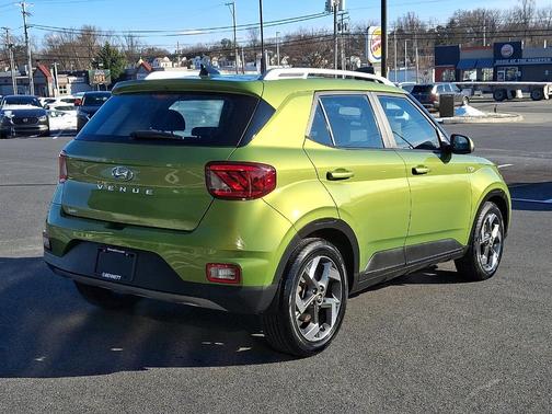 2022 Hyundai VENUE SEL