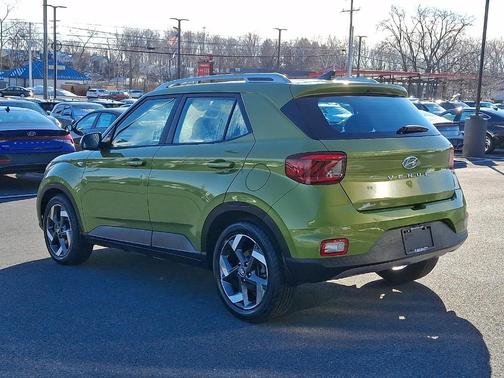 2022 Hyundai VENUE SEL