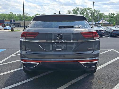 Gray 2022 Volkswagen Atlas Cross Sport 2.0T SEL