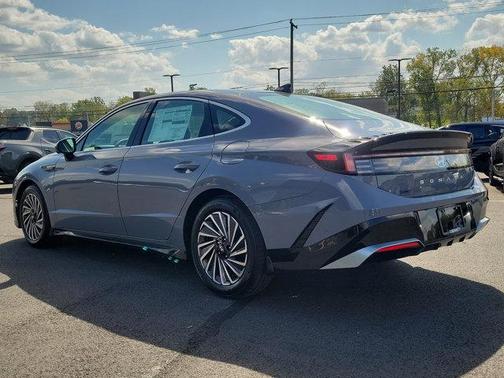 2025 Hyundai SONATA Hybrid Limited