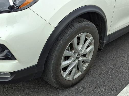 2022 Nissan Rogue Sport SV