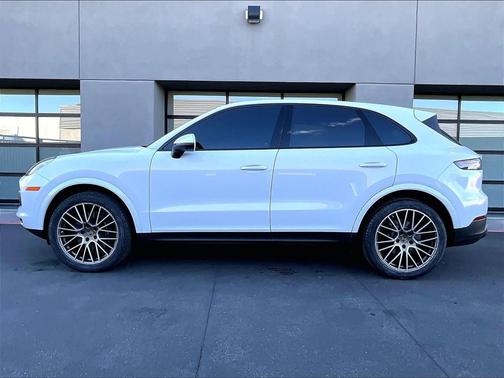 2023 Porsche Cayenne Platinum Edition