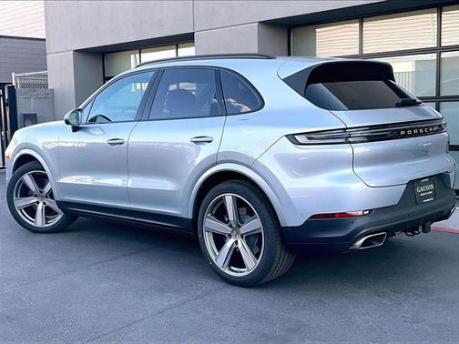 Dolomite Silver Metallic 2026 Porsche Cayenne