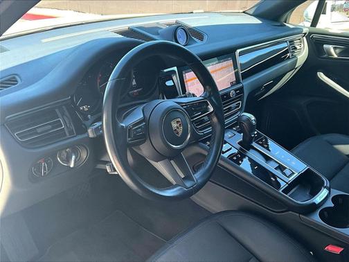 2023 Porsche Macan 
