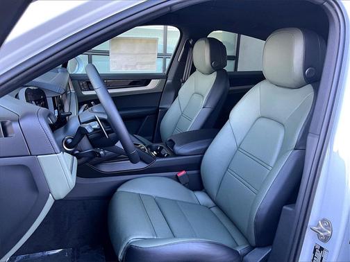 2025 Porsche Cayenne 