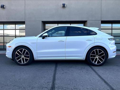 Carrara White Metallic 2025 Porsche Cayenne
