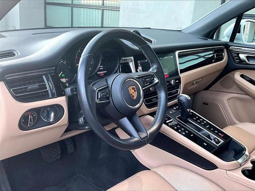 2022 Porsche Macan Base