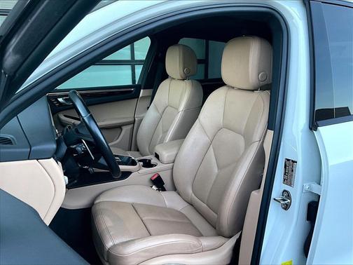 2022 Porsche Macan Base