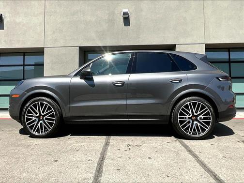 Quartzite Grey Metallic 2025 Porsche Cayenne Base