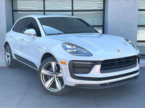 Chalk 2022 Porsche Macan Base