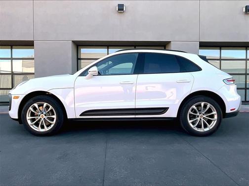 2022 Porsche Macan Base