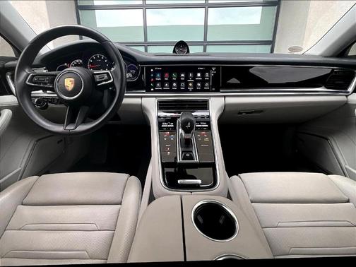 2022 Porsche Panamera 4