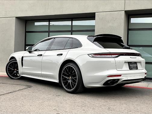 2022 Porsche Panamera 4