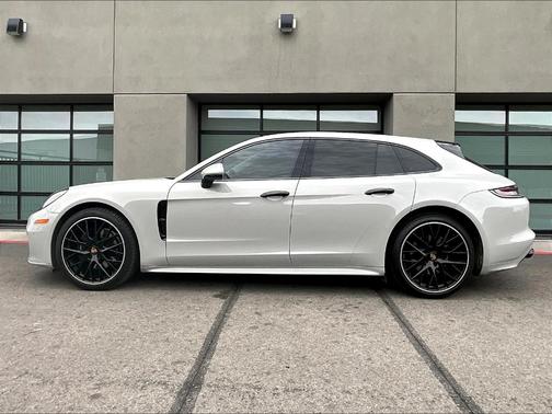 2022 Porsche Panamera 4