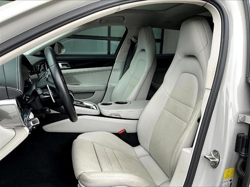 2022 Porsche Panamera 4