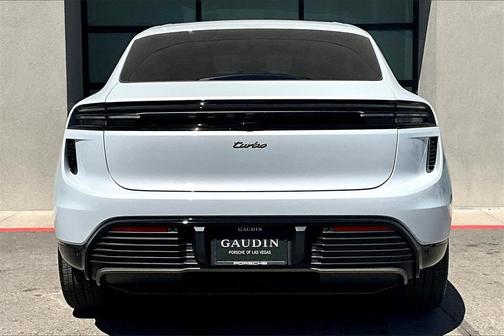 2025 Porsche Macan Turbo