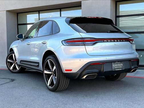 Dolomite Silver Metallic 2025 Porsche Macan
