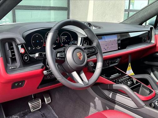 Dolomite Silver Metallic 2026 Porsche Cayenne GTS