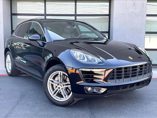 Jet Black Metallic 2018 Porsche Macan S